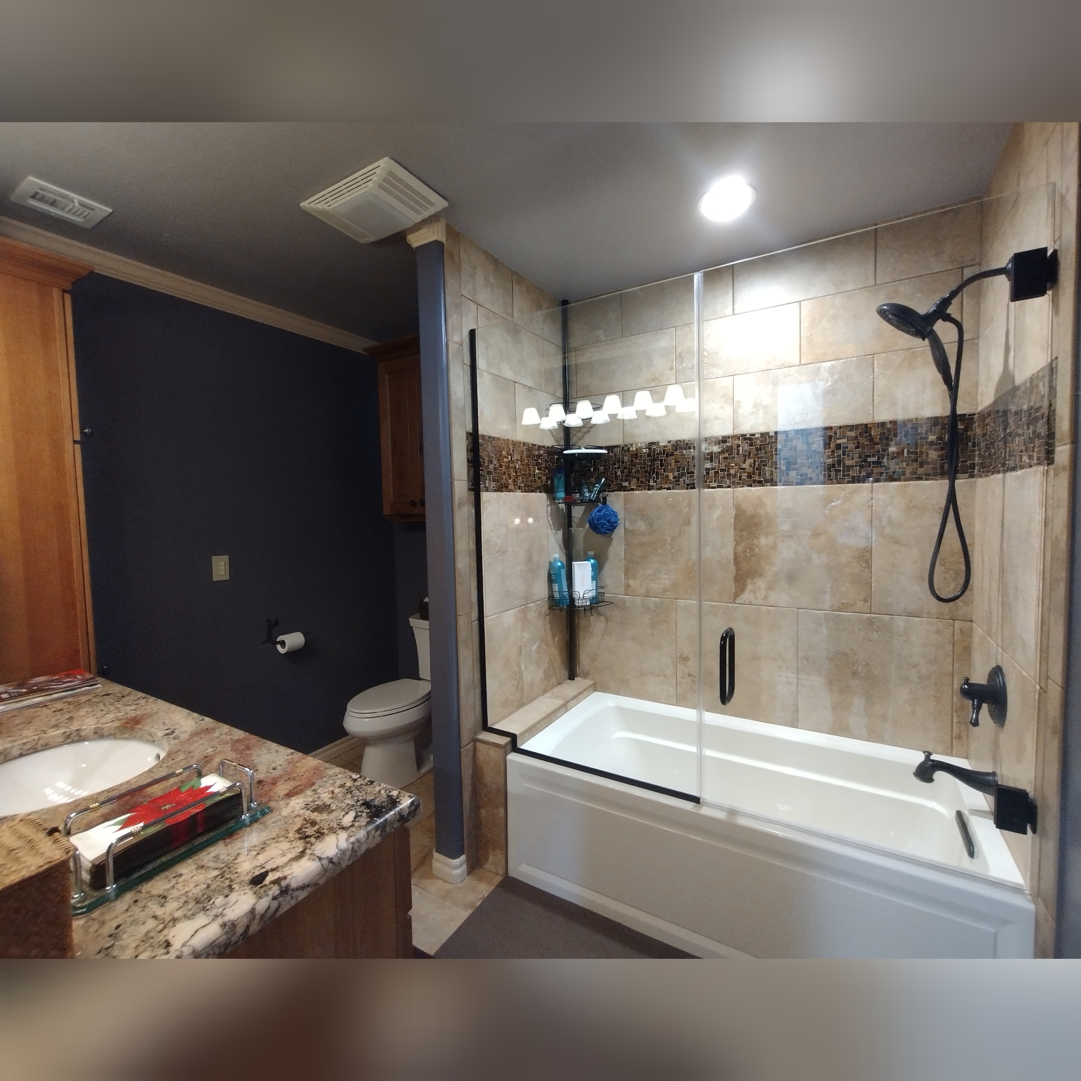 Deep cleaned bathroom in Owasso Oklahoma - professional cleaning results by Vital Cleaning Services