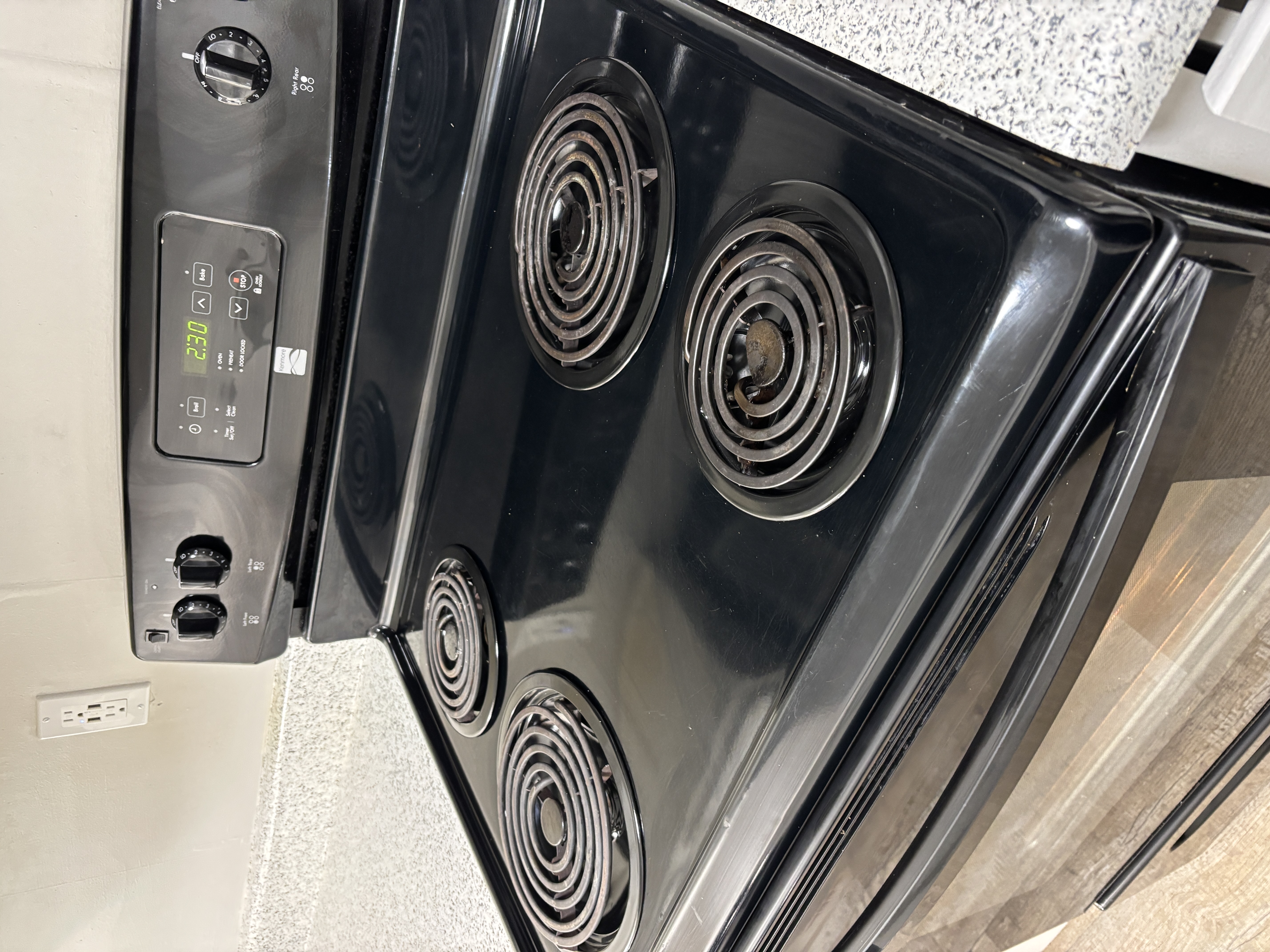 Sparkling clean stove top after professional deep cleaning Tulsa Oklahoma - Vital Cleaning Services